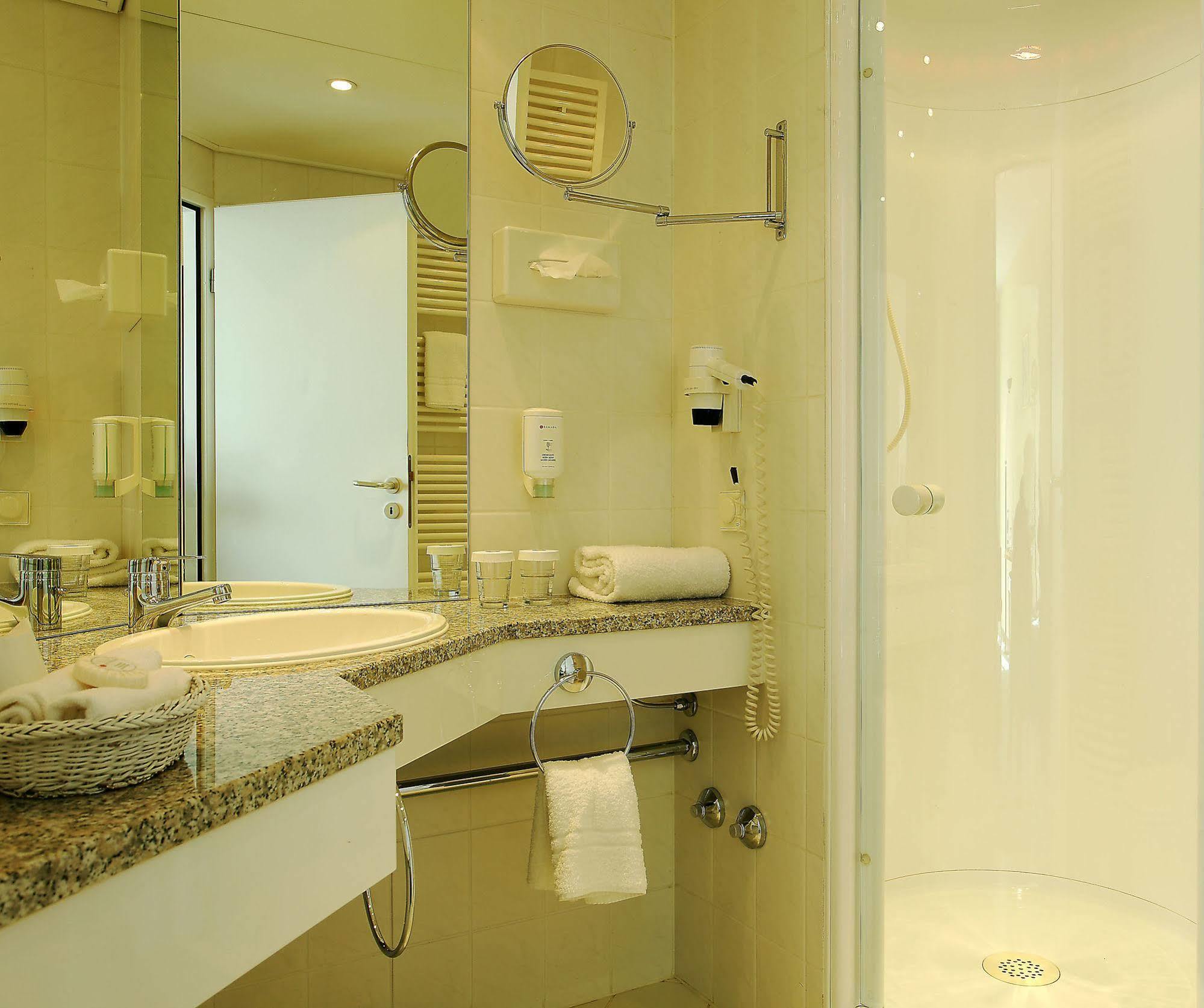H+ Hotel 3*